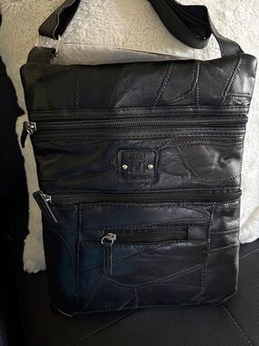 Stone Mountain Accessories Black Leather Vertical Messenger Crossbody ~NWT
